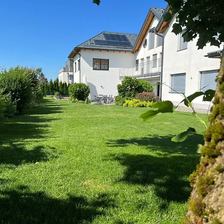 Elegante, Moderne Im Grunen