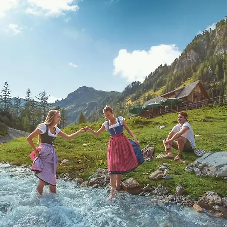 Elegante, Moderne Im Grunen Kraiham