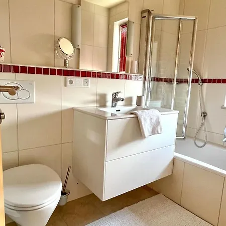 Elegante, Moderne Im Grunen Kraiham