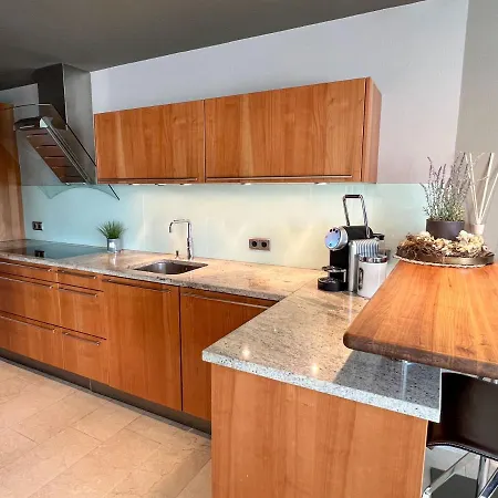 Elegante, Moderne Im Grunen Kraiham