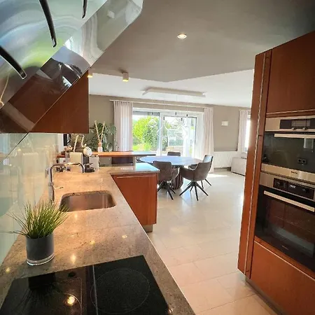 Elegante, Moderne Im Grunen Apartment Kraiham